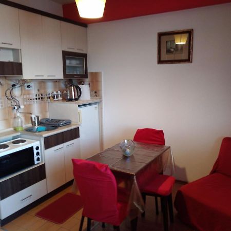 Skopje City Center Red Apartment ภายนอก รูปภาพ