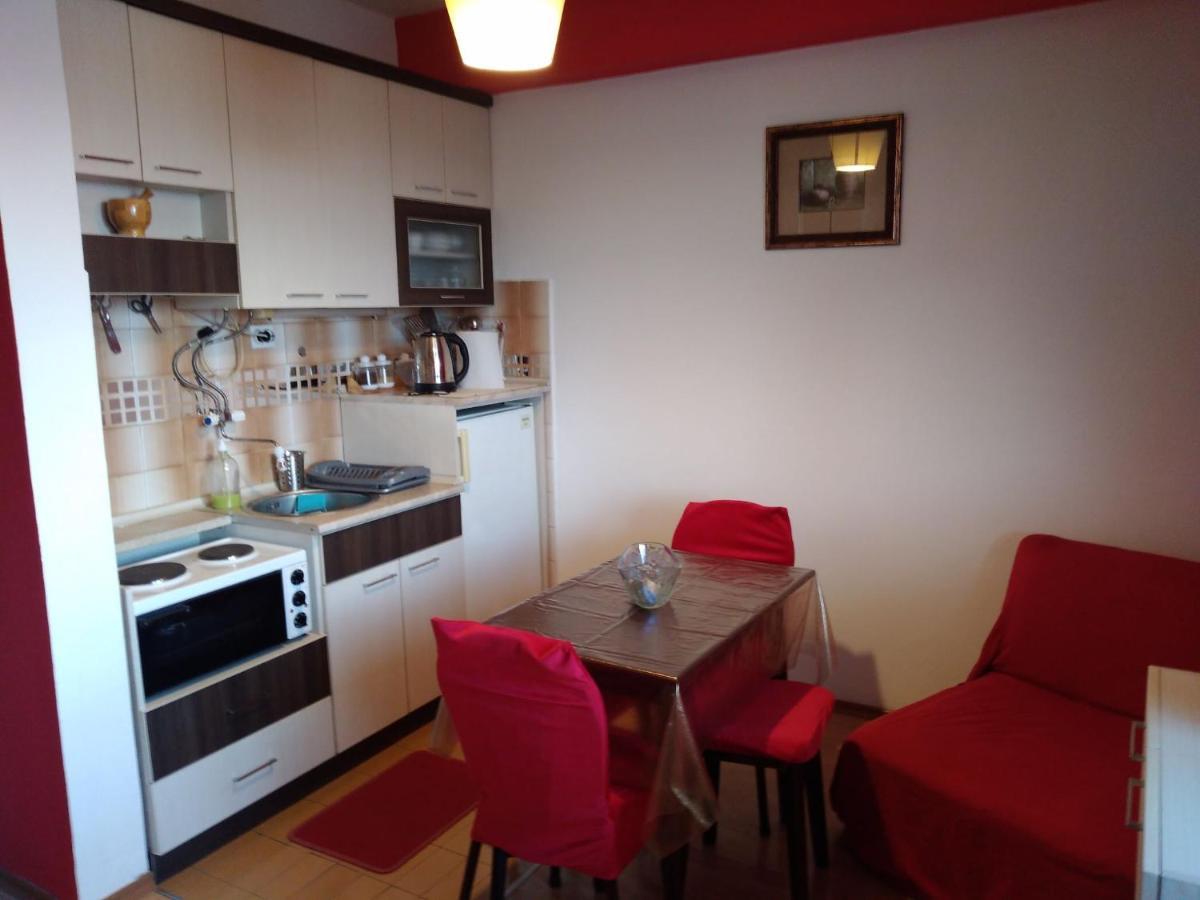 Skopje City Center Red Apartment ภายนอก รูปภาพ