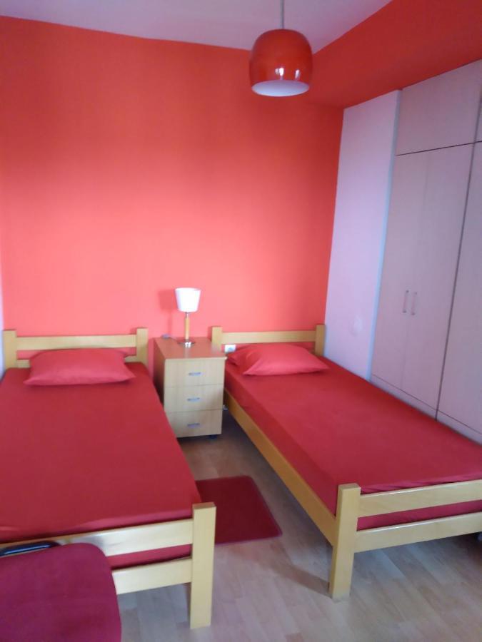 Skopje City Center Red Apartment ภายนอก รูปภาพ