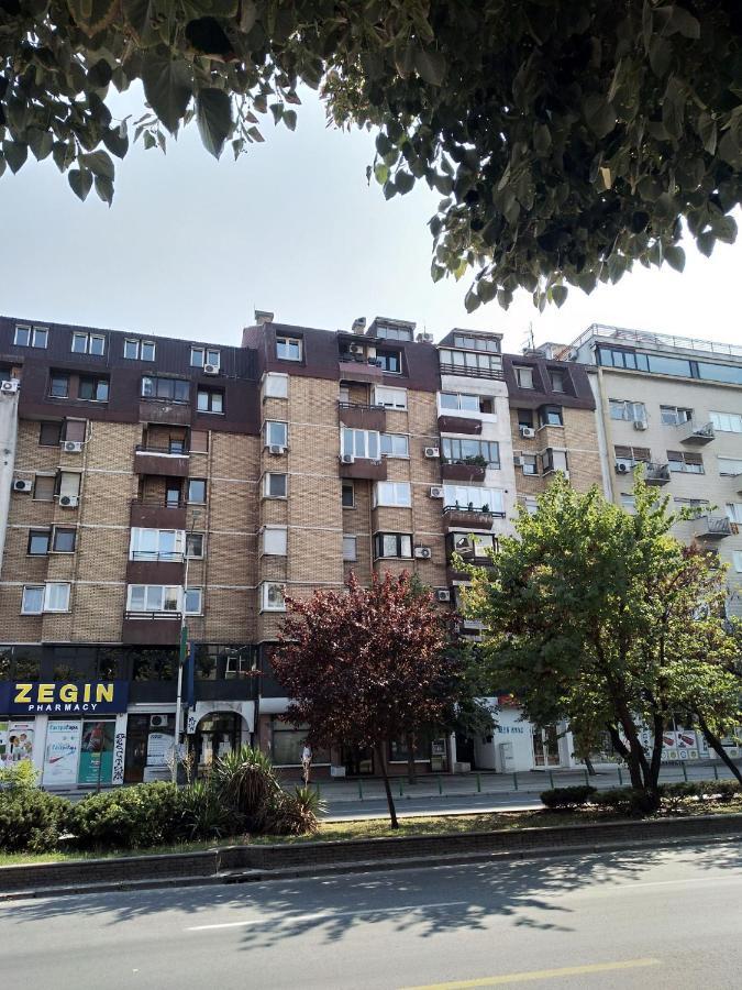Skopje City Center Red Apartment ภายนอก รูปภาพ