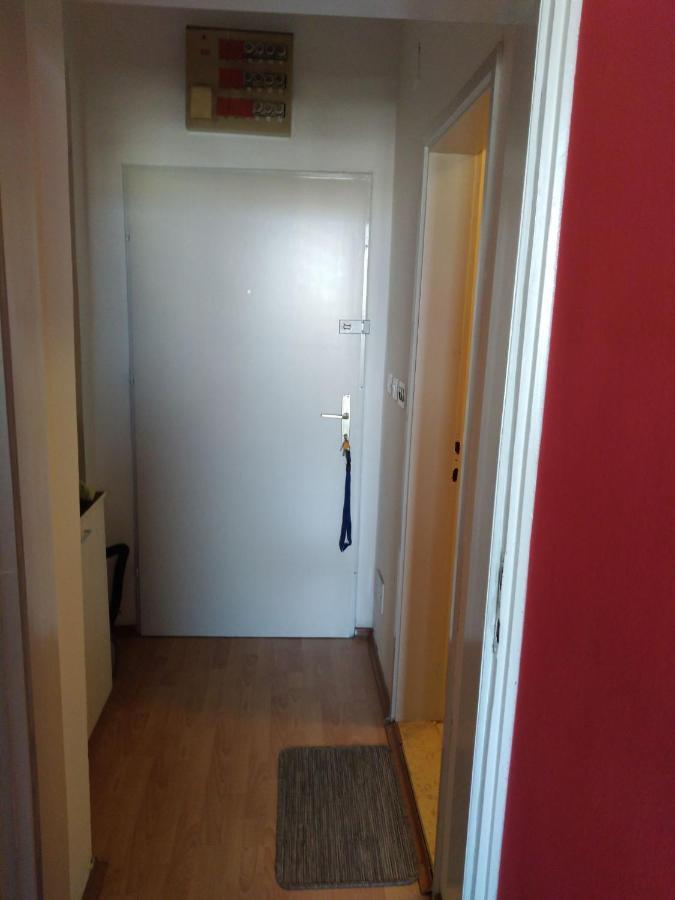 Skopje City Center Red Apartment ภายนอก รูปภาพ